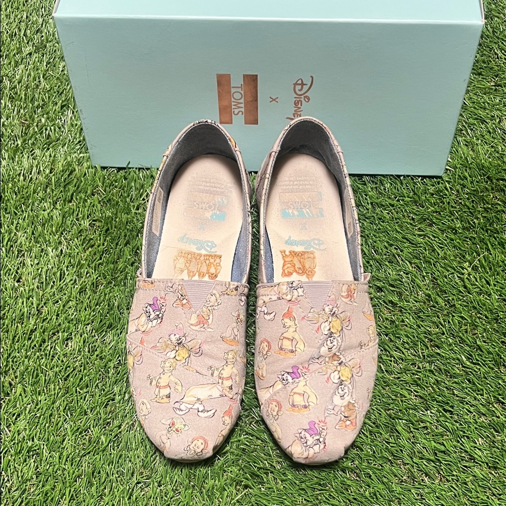 Toms 7.5 women grey seven dwarfs printed canvas